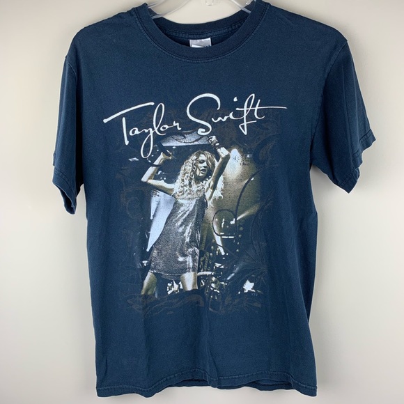 Gildan Tops - Taylor Swift North American concert tour tee